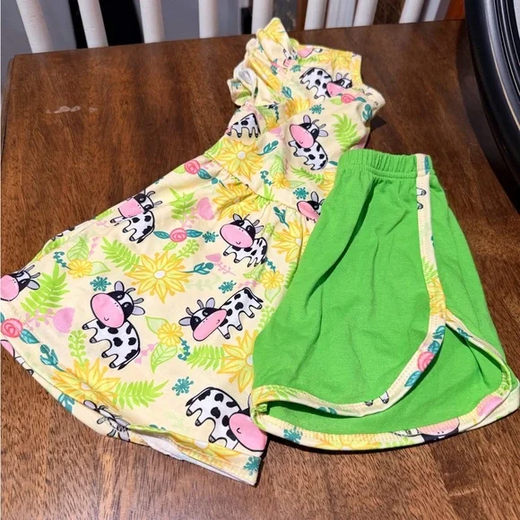 Boutique Yellow Cow Print Toddler top with Green Bloom Shorts - Picture 2 of 6